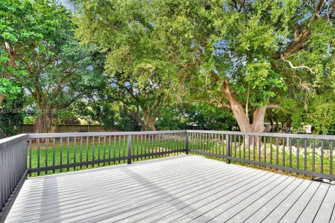 House in Miami, Florida 2 bedrooms, 77.48 sq.m. № 1977502 - photo 15