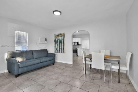 House in Miami, Florida 2 bedrooms, 77.48 sq.m. № 1977502 - photo 28