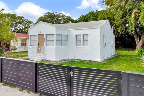 House in Miami, Florida 2 bedrooms, 77.48 sq.m. № 1977502 - photo 10