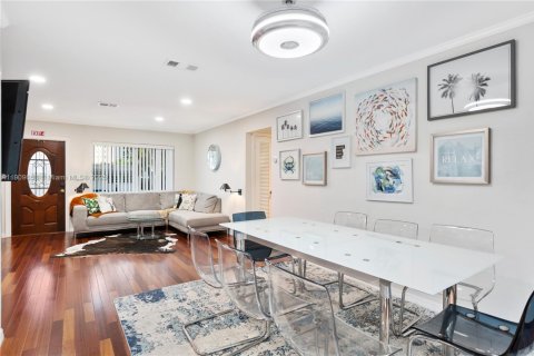 House in Dania Beach, Florida 4 bedrooms, 143.91 sq.m. № 1965439 - photo 30