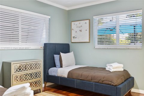 House in Dania Beach, Florida 4 bedrooms, 143.91 sq.m. № 1965439 - photo 17