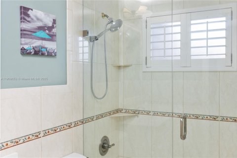 House in Dania Beach, Florida 4 bedrooms, 143.91 sq.m. № 1965439 - photo 20