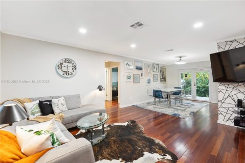 House in Dania Beach, Florida 4 bedrooms, 143.91 sq.m. № 1965439 - photo 28