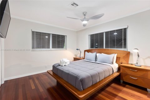 House in Dania Beach, Florida 4 bedrooms, 143.91 sq.m. № 1965439 - photo 13