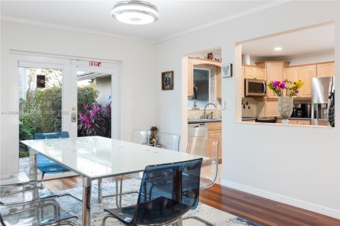 House in Dania Beach, Florida 4 bedrooms, 143.91 sq.m. № 1965439 - photo 24