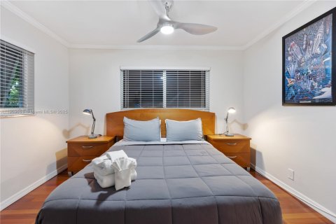 House in Dania Beach, Florida 4 bedrooms, 143.91 sq.m. № 1965439 - photo 14