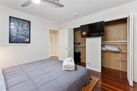 House in Dania Beach, Florida 4 bedrooms, 143.91 sq.m. № 1965439 - photo 15