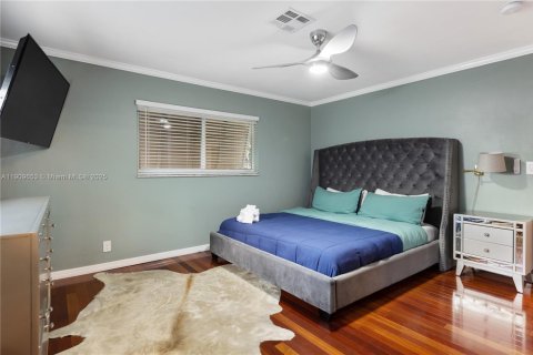 House in Dania Beach, Florida 4 bedrooms, 143.91 sq.m. № 1965439 - photo 12