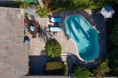 House in Dania Beach, Florida 4 bedrooms, 143.91 sq.m. № 1965439 - photo 3