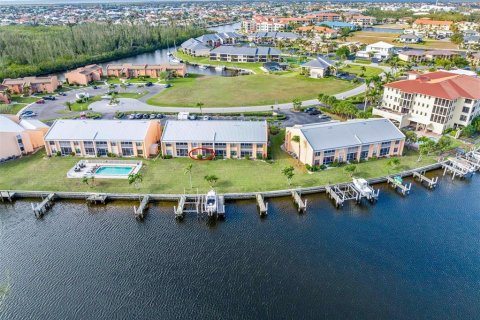 Condo in Punta Gorda, Florida, 2 bedrooms  № 1733771 - photo 1