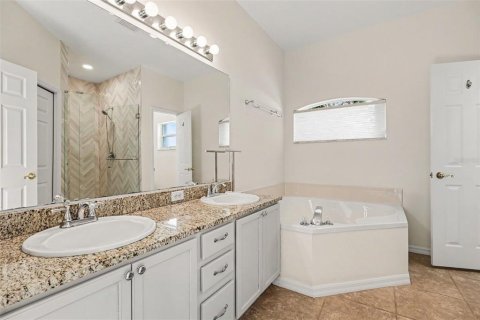 House in Rockledge, Florida 4 bedrooms, 224.45 sq.m. № 2203378 - photo 17