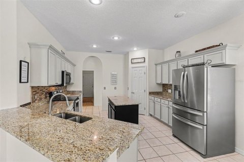 House in Rockledge, Florida 4 bedrooms, 224.45 sq.m. № 2203378 - photo 5