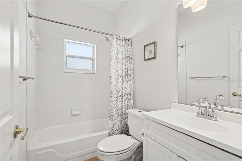 House in Rockledge, Florida 4 bedrooms, 224.45 sq.m. № 2203378 - photo 22