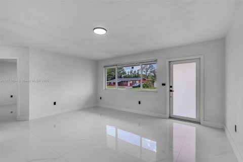 Casa en venta en Miami Gardens, Florida, 3 dormitorios, 138.42 m2 № 1922713 - foto 7