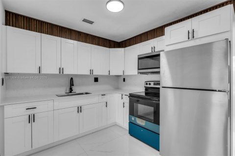 Casa en venta en Miami Gardens, Florida, 3 dormitorios, 138.42 m2 № 1922713 - foto 10