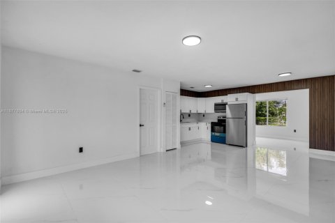 Casa en venta en Miami Gardens, Florida, 3 dormitorios, 138.42 m2 № 1922713 - foto 5