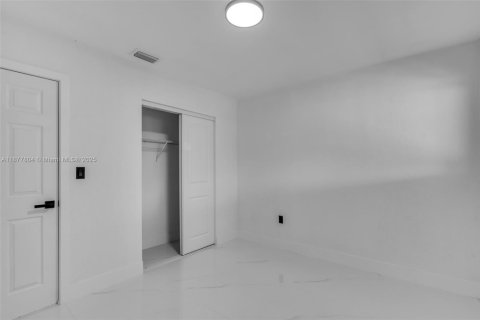 Casa en venta en Miami Gardens, Florida, 3 dormitorios, 138.42 m2 № 1922713 - foto 21