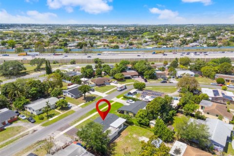 Casa en venta en Miami Gardens, Florida, 3 dormitorios, 138.42 m2 № 1922713 - foto 30