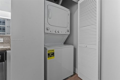 Купить кондоминиум в Майами, Флорида 1 спальня, 77.57м2, № 1483556 - фото 14