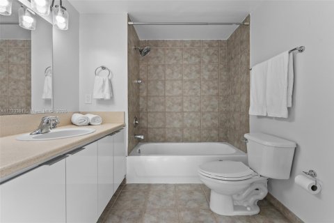 Купить кондоминиум в Майами, Флорида 1 спальня, 77.57м2, № 1483556 - фото 11