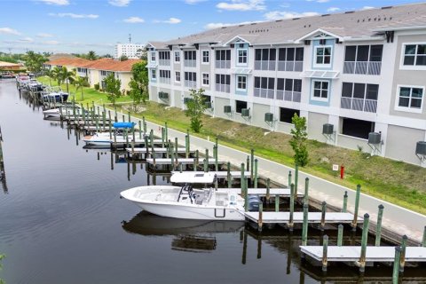 Condominio en venta en Cape Coral, Florida, 3 dormitorios, 156.54 m2 № 1677578 - foto 1