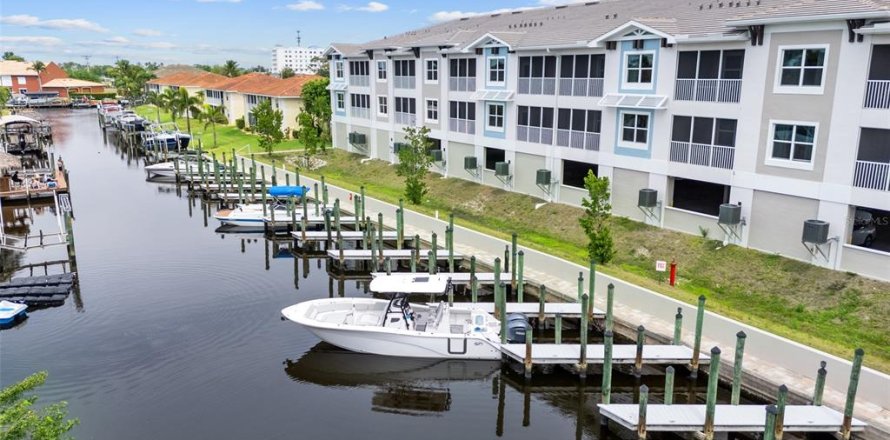 Condominio en Cape Coral, Florida, 3 dormitorios № 1677578