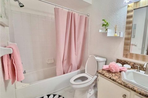 Condo in Orlando, Florida, 2 bedrooms  № 2203379 - photo 24