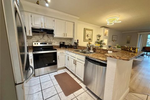 Condo in Orlando, Florida, 2 bedrooms  № 2203379 - photo 10