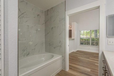 Condo in Palm Harbor, Florida, 2 bedrooms  № 1629889 - photo 11