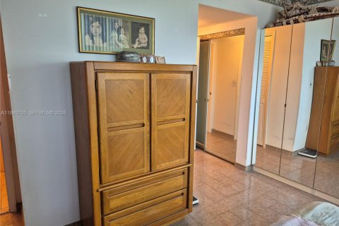 Condo in Hollywood, Florida, 1 bedroom № 1997985 - photo 9