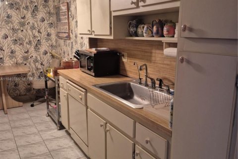 Condo in Hollywood, Florida, 1 bedroom № 1997985 - photo 6