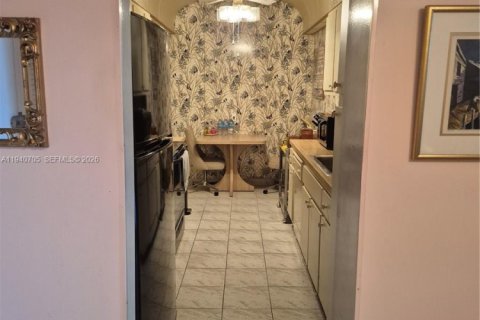 Condo in Hollywood, Florida, 1 bedroom № 1997985 - photo 7