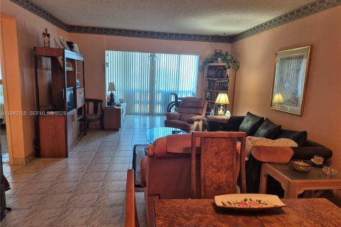 Condo in Hollywood, Florida, 1 bedroom № 1997985 - photo 4