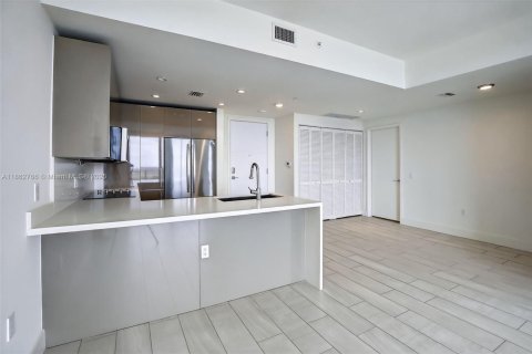 Condominio en alquiler en Sunrise, Florida, 2 dormitorios, 95.32 m2 № 1891072 - foto 1