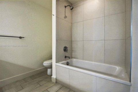 Condominio en alquiler en Sunrise, Florida, 2 dormitorios, 95.32 m2 № 1891072 - foto 24