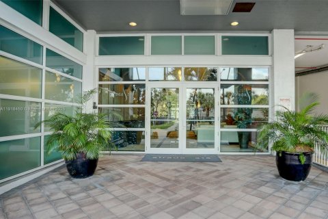 Condominio en alquiler en Fort Lauderdale, Florida, 1 dormitorio, 51.37 m2 № 1973206 - foto 2