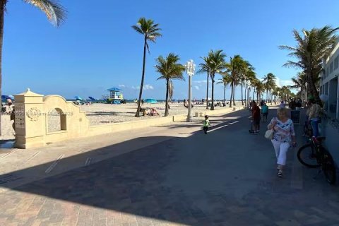 Propiedad comercial en venta en Hollywood, Florida № 1822058 - foto 22