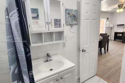 Propiedad comercial en venta en Hollywood, Florida № 1822058 - foto 4