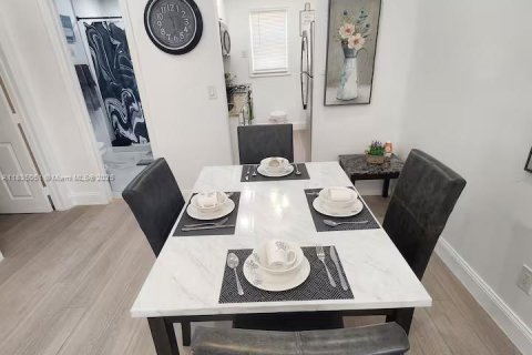 Propiedad comercial en venta en Hollywood, Florida № 1822058 - foto 14