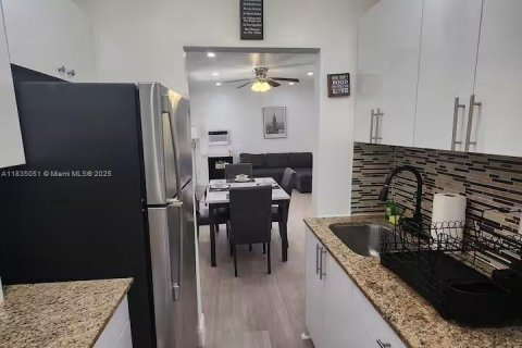 Propiedad comercial en venta en Hollywood, Florida № 1822058 - foto 15