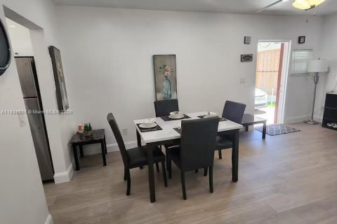 Propiedad comercial en venta en Hollywood, Florida № 1822058 - foto 12