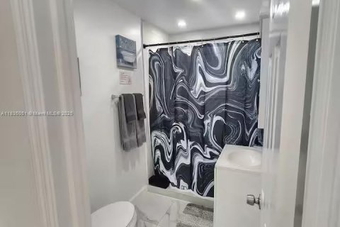 Propiedad comercial en venta en Hollywood, Florida № 1822058 - foto 2
