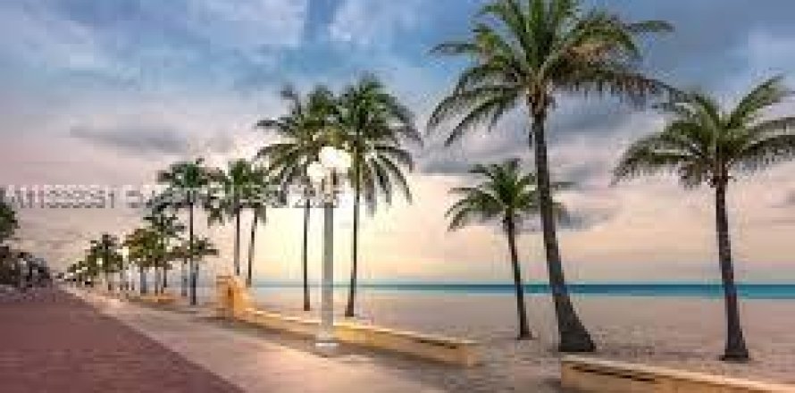 Propiedad comercial en Hollywood, Florida № 1822058
