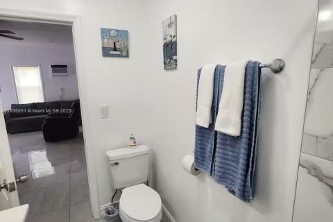 Propiedad comercial en venta en Hollywood, Florida № 1822058 - foto 27