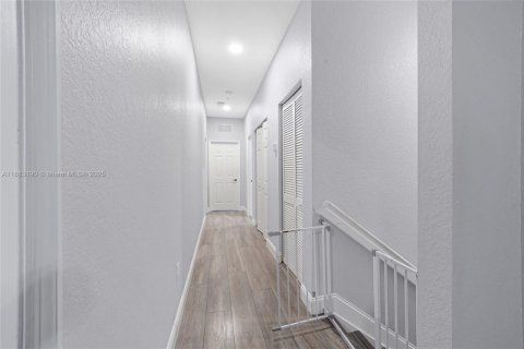 Townhouse in Pembroke Pines, Florida 4 bedrooms, 147.44 sq.m. № 1931547 - photo 28