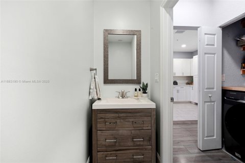 Townhouse in Pembroke Pines, Florida 4 bedrooms, 147.44 sq.m. № 1931547 - photo 12