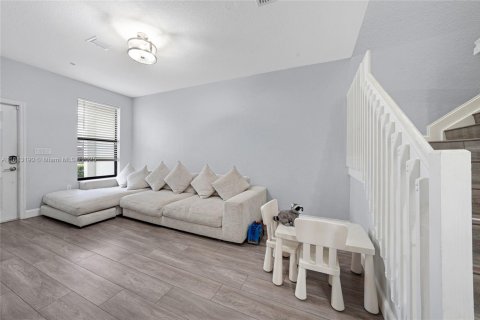 Townhouse in Pembroke Pines, Florida 4 bedrooms, 147.44 sq.m. № 1931547 - photo 7