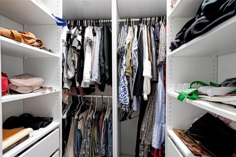 Townhouse in Pembroke Pines, Florida 4 bedrooms, 147.44 sq.m. № 1931547 - photo 22