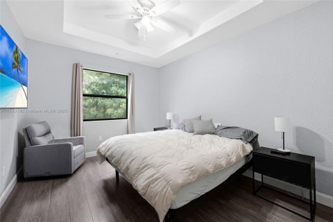 Townhouse in Pembroke Pines, Florida 4 bedrooms, 147.44 sq.m. № 1931547 - photo 20