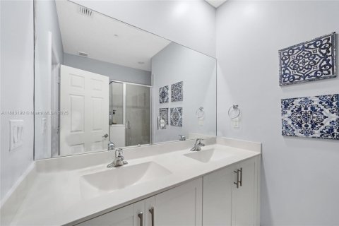 Townhouse in Pembroke Pines, Florida 4 bedrooms, 147.44 sq.m. № 1931547 - photo 27